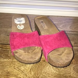 White mountain pink sandals